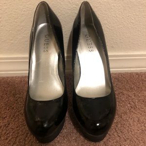Black GUESS pumps